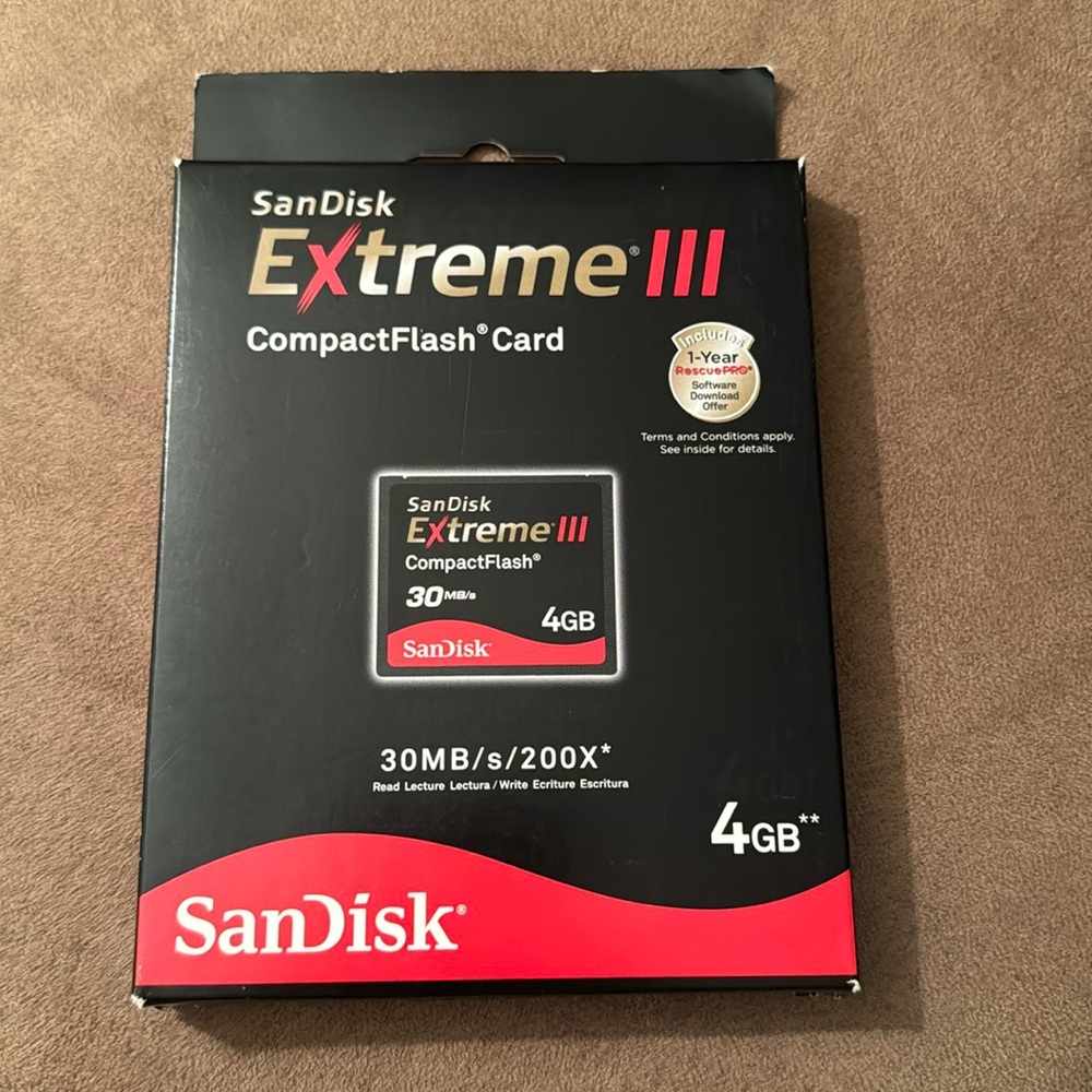 SanDisk Extreme III 4GB CompactFlash Card (30MB/s/200X)